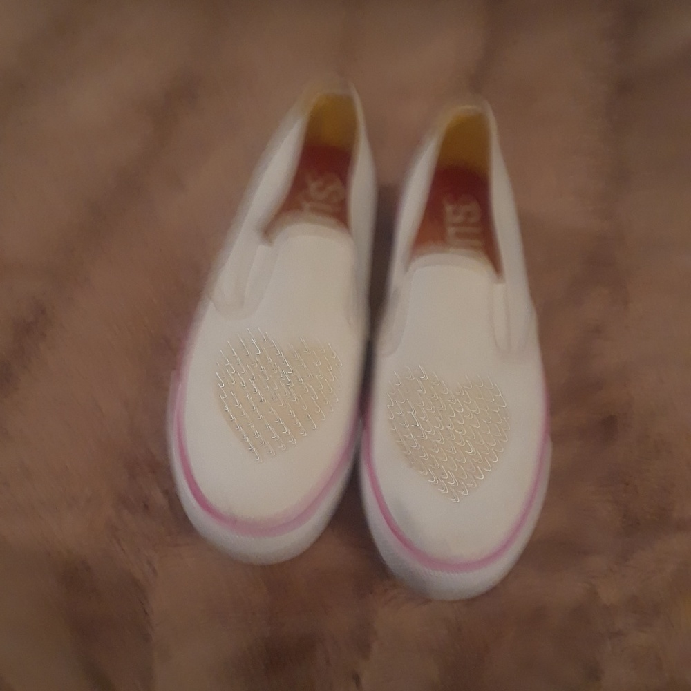 Slip-on Sneakers with rhinestone hearts